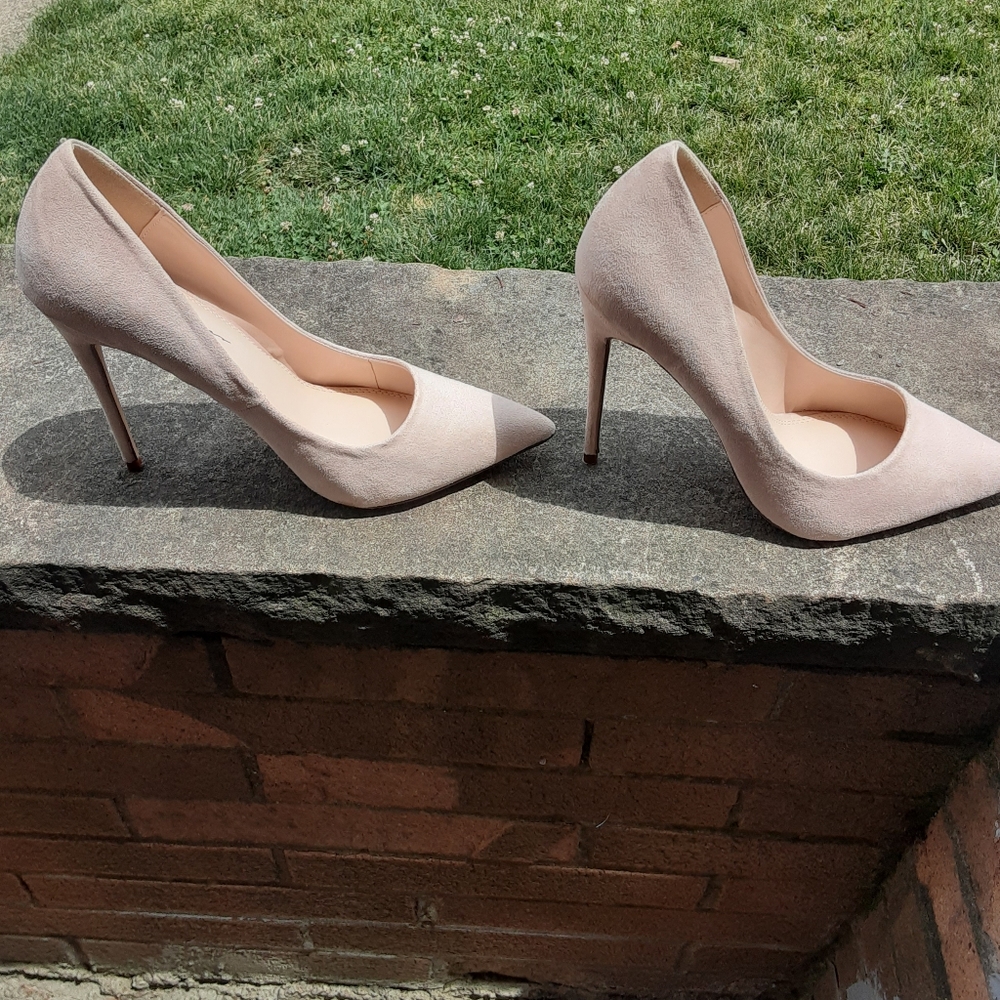 Pumps - Picture 2 of 4